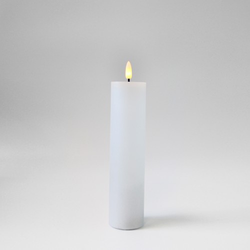 LED Blokklys 10cm høy, flammeeffekt, hvit - Ø5cm, 20cm høy, fungerer m. fjernkontroll, timer, ekte stearin