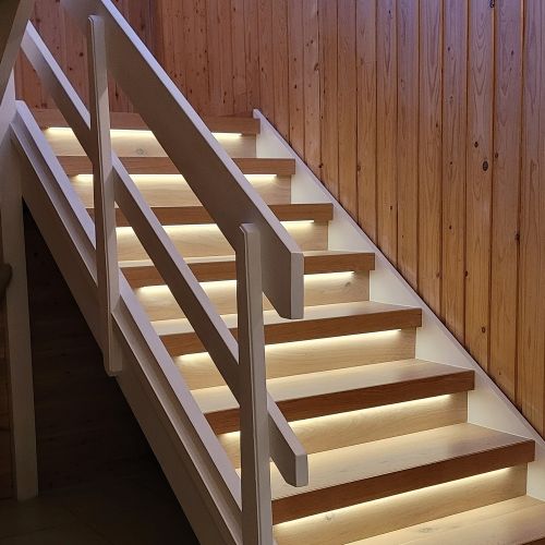 Trappe LED COB strip sett - Opp til 16 trinn, 11W per trinn, 24V, IP20, med sensor