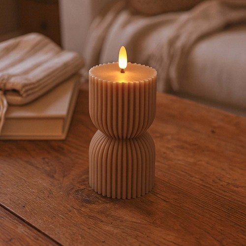 LED Timeglass lys 13,5cm, flammeeffekt, brun - Ø7,5cm, fjernkontroll, timer, ekte voks