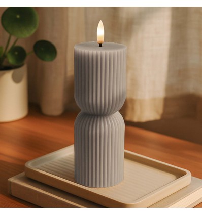 LED Timeglass lys 23cm høy, flammeeffekt, grå - Ø7,5cm, 23cm høy, fungerer med fjernkontroll, timer, ekte stearin