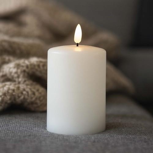 LED Blokklys 10cm høy, smelte-utseende, flammeeffekt - Ø7,5cm, 10cm høy, fungerer m. fjernkontroll, ekte stearin