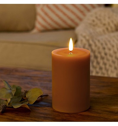 LED Blokklys 10cm høy, smelte-utseende, flammeeffekt - Ø7,5cm, 10cm høy, fungerer m. fjernkontroll, ekte stearin, flott brun