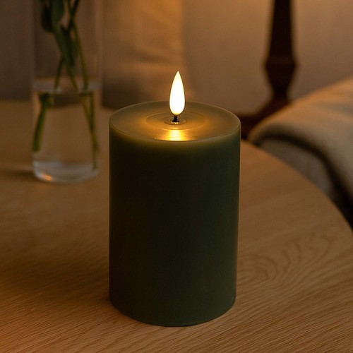 LED Blokklys 10cm høy, smelte-utseende, flammeeffekt - Ø7,5cm, 10cm høy, fungerer m. fjernkontroll, ekte stearin, Dyp grønn