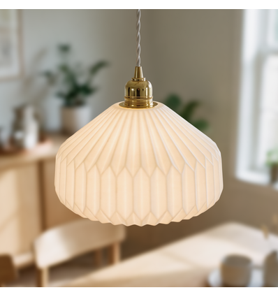 Keramikk E27 pendellampe - Plissert, hvit/messing, 2m ledning, Ø27x23cm, uten lyskilde