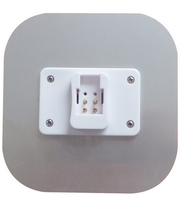 Nærbilde av sokkelen på et LED-kompaktrør som viser 4-pin tilkobling.